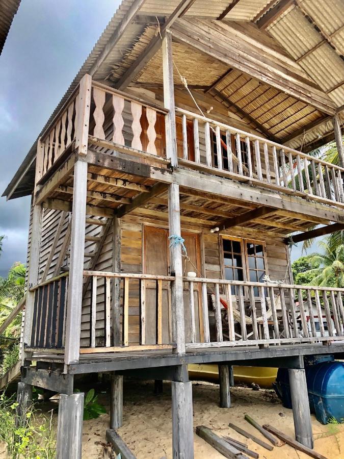 Beachfront Hut Upstairs Astra - Beach Shack Chalet Kampong Juara Eksteriør bilde