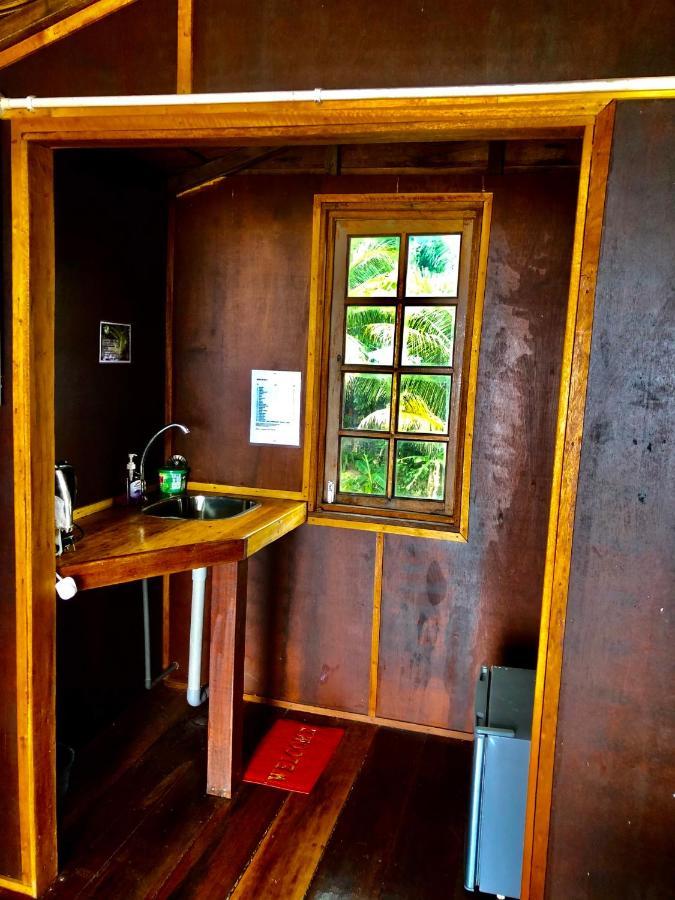 Beachfront Hut Upstairs Astra - Beach Shack Chalet Kampong Juara Eksteriør bilde