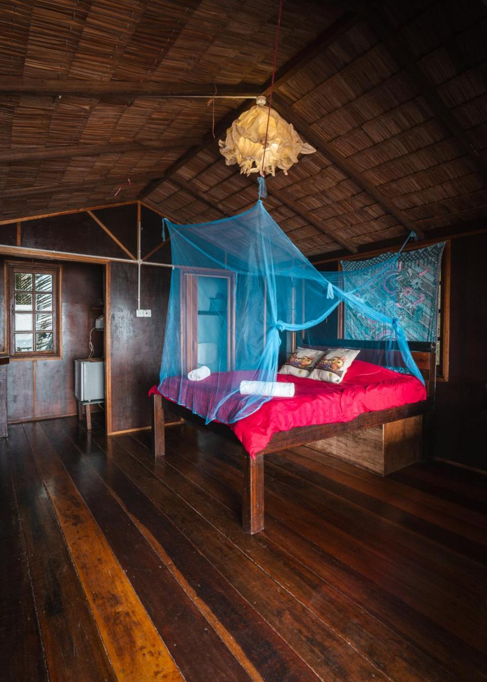 Beachfront Hut Upstairs Astra - Beach Shack Chalet Kampong Juara Eksteriør bilde
